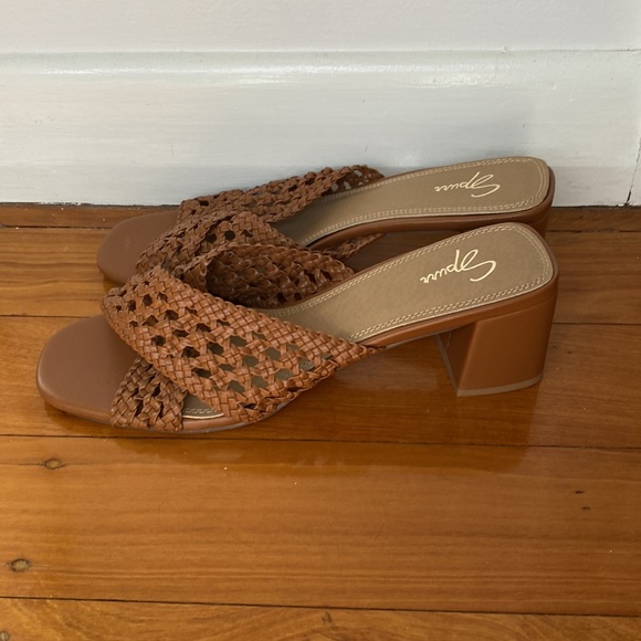 Spurr heels size 9 NEVER WORN - Picture 2 of 3